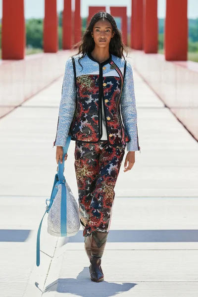 Look 18